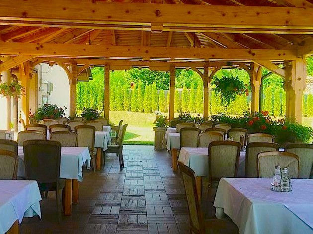 Restoran Bosiljevo: Unser Außenbereich / Naša terasa